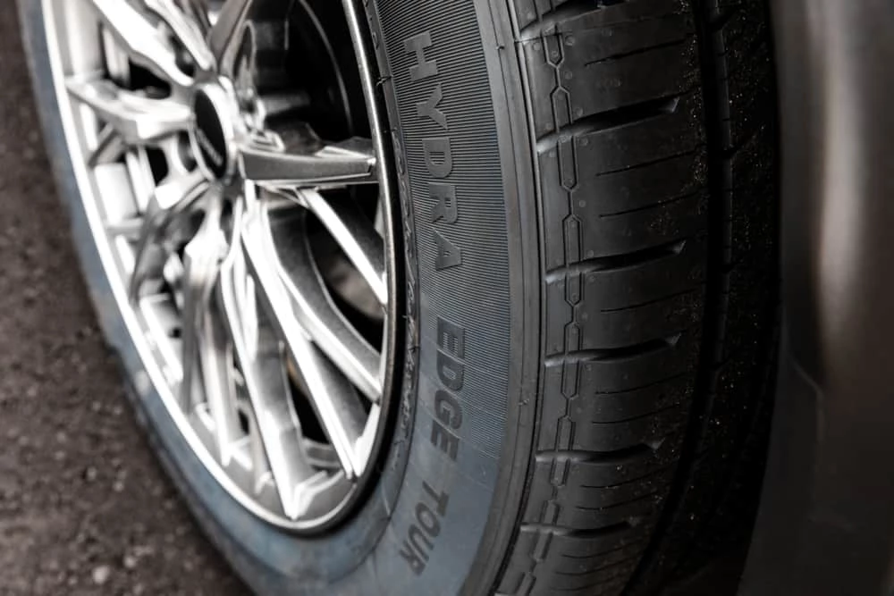 MotoMaster Hydra Edge Tour Tire 12 MotoMaster Hydra Edge Tour Tire - Image 12