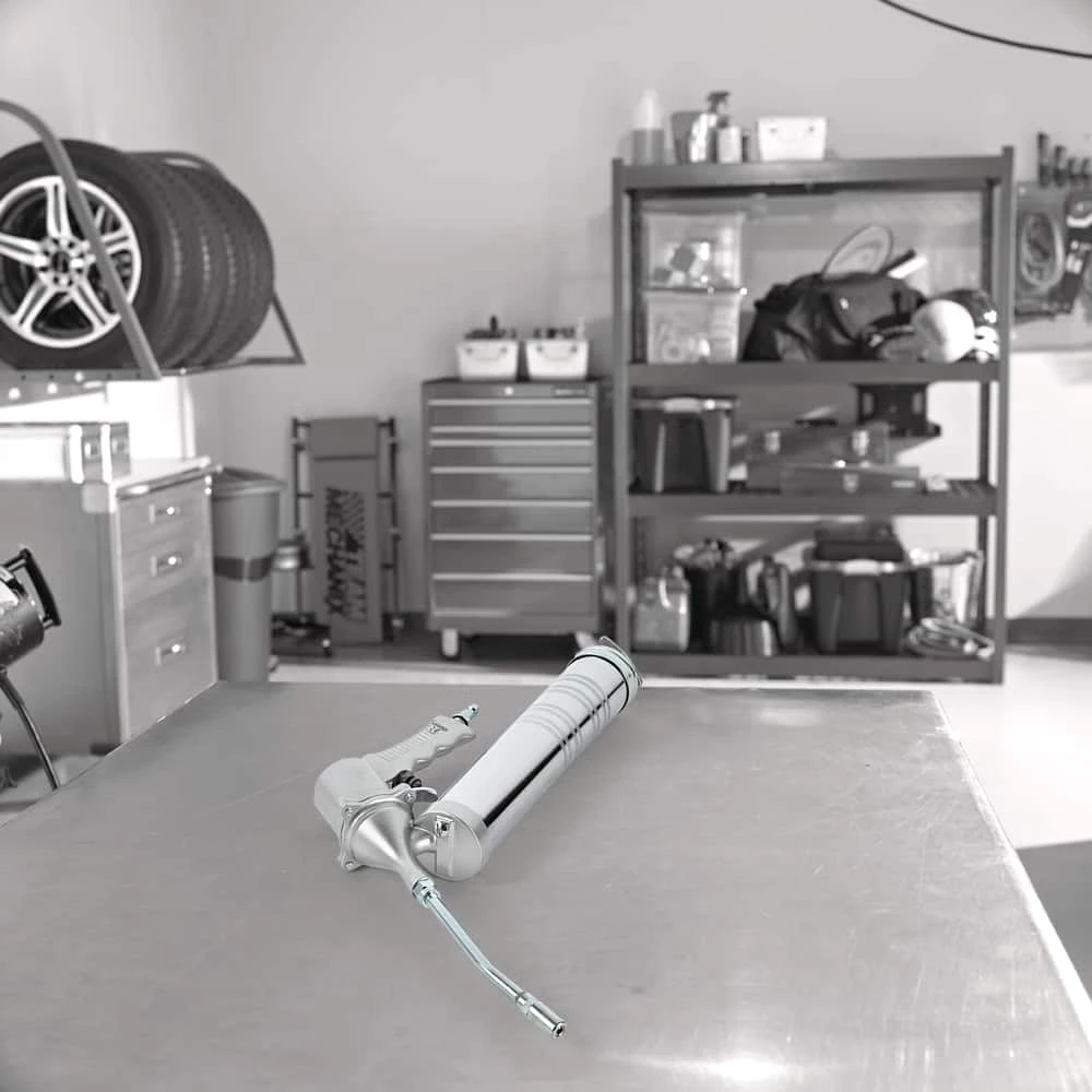 MotoMaster Air Powered Single-Action Grease Gun 4 MotoMaster Air Powered Single-Action Grease Gun - Image 4