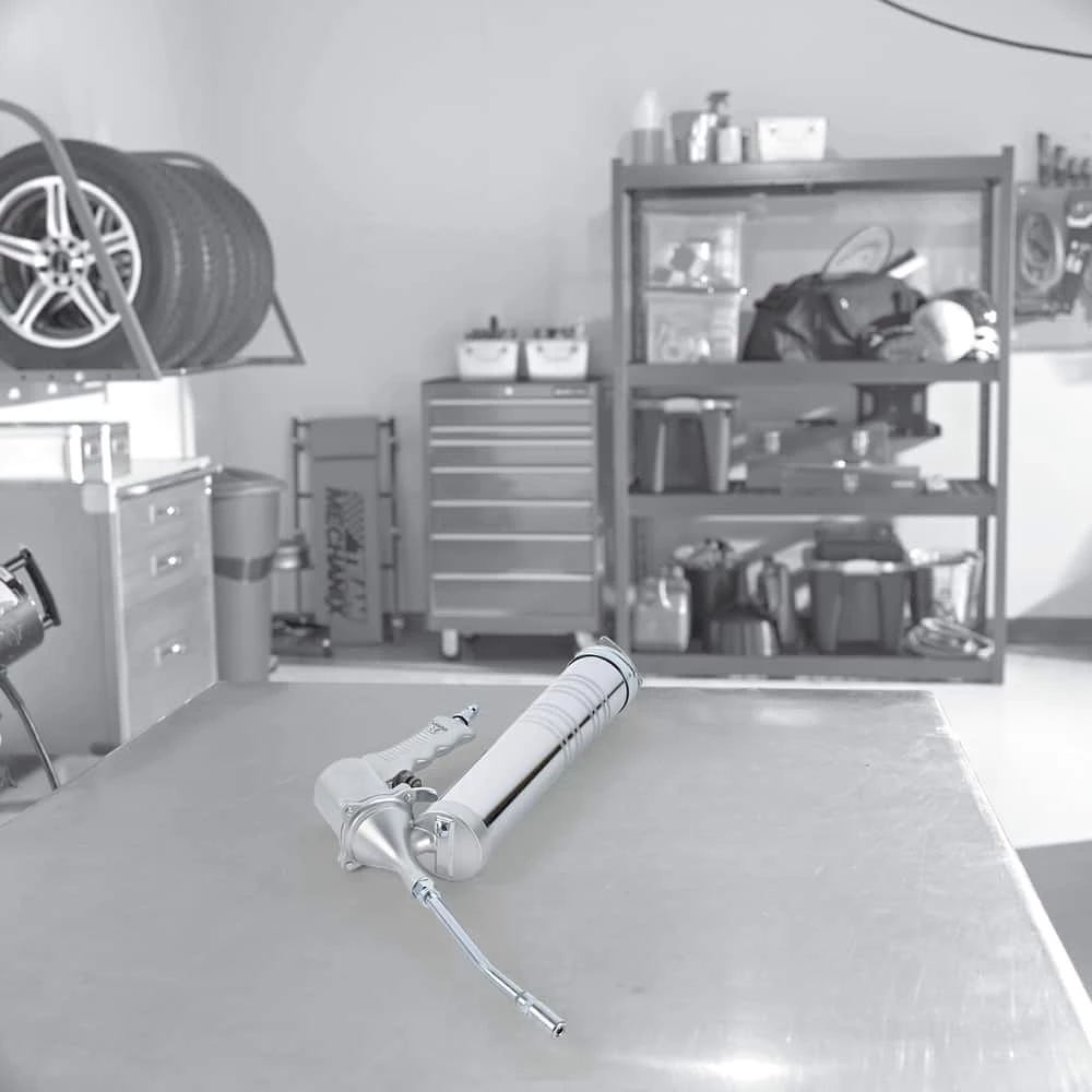 MotoMaster Air Powered Single-Action Grease Gun 5 MotoMaster Air Powered Single-Action Grease Gun - Image 5