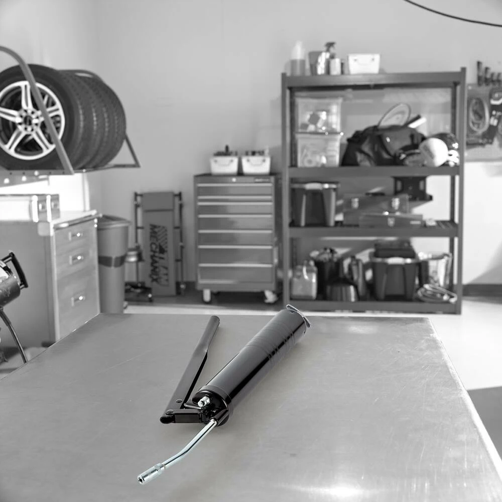 MotoMaster Standard Lever Grease Gun 2 MotoMaster Standard Lever Grease Gun - Image 2