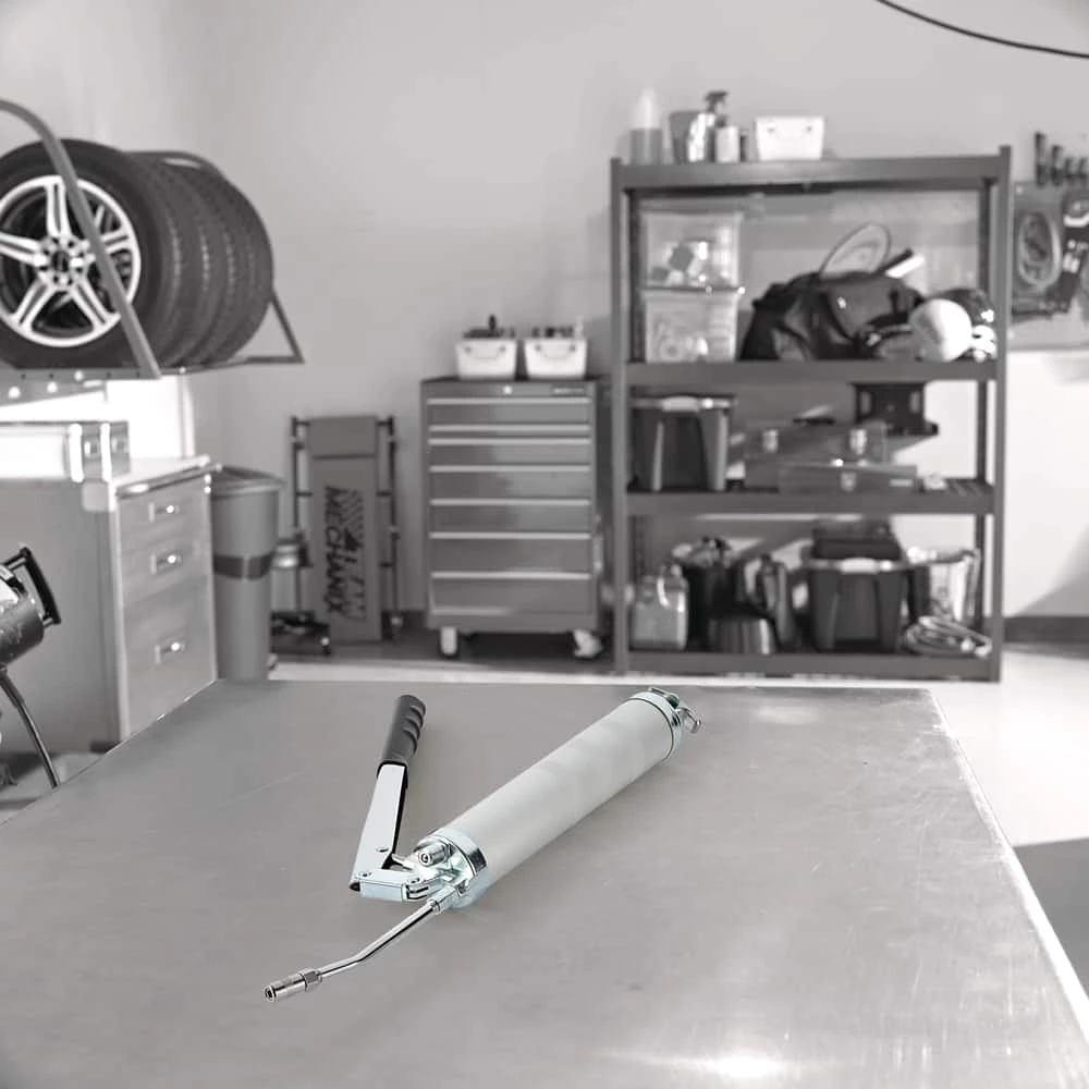 MotoMaster Premium Lever-Action Grease Gun 3 MotoMaster Premium Lever-Action Grease Gun - Image 3